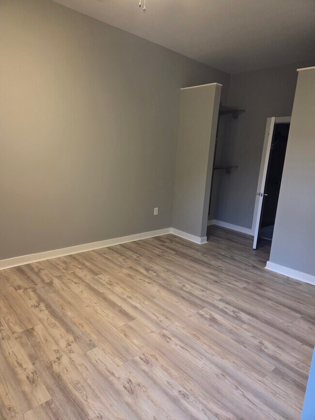 Building Photo - 1150 Vine St