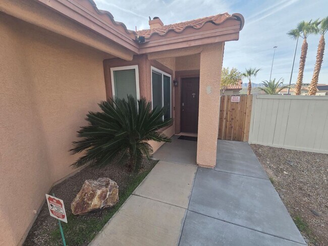 Building Photo - 3-bedroom, 2-bathroom home located in the vibrant city of Las Vegas, NV.