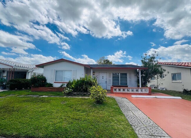 Foto del edificio - 8600 NW 57th Pl