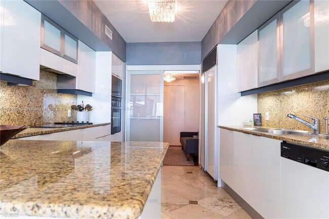 Foto del edificio - 1 br, 2 bath Condo - 1455 Ocean Dr Apt 1211