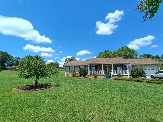 Foto del edificio - 4 Bed/2 Bath Brick Home - Church Hill TN