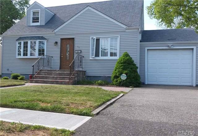 Building Photo - 39 Maple Dr