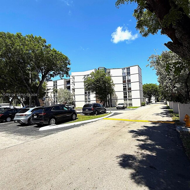 Foto del edificio - 7035 NW 186th St