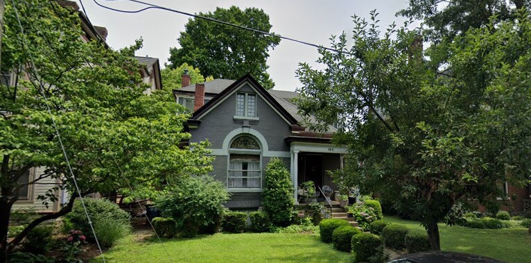 Frente de house-great vecindario - 352 Madison Pl