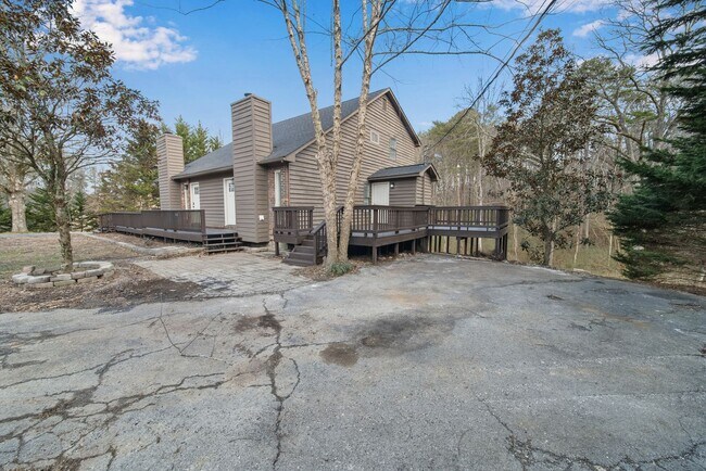 Foto del edificio - 6008 Champion Rd