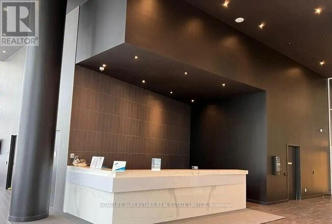 Building Photo - 448 Burnhamthorpe Rd W