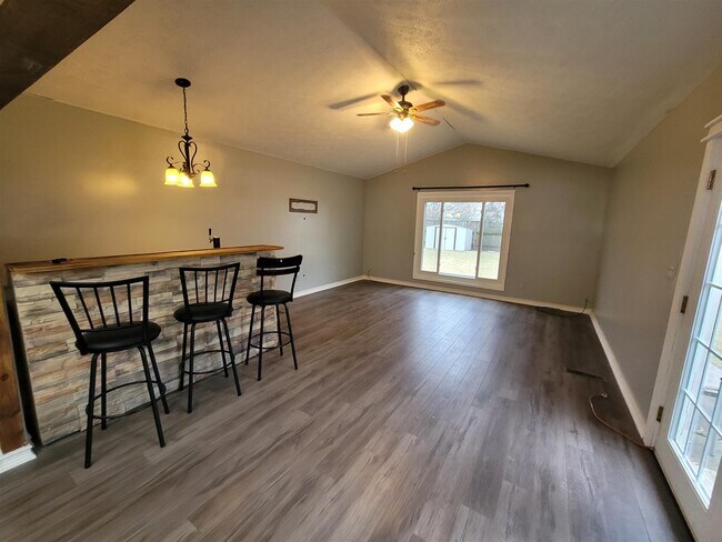 Building Photo - 3438 Chaucer Dr