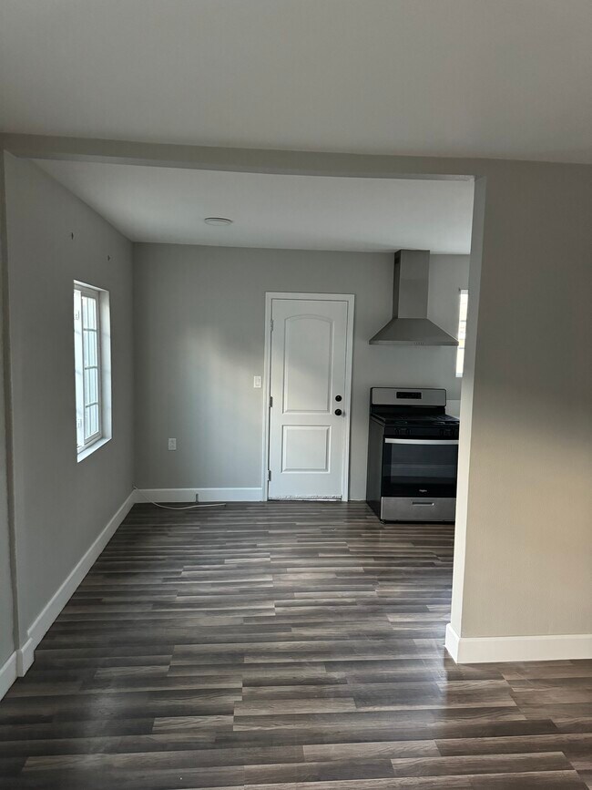 Photo - 335 W Almond St House