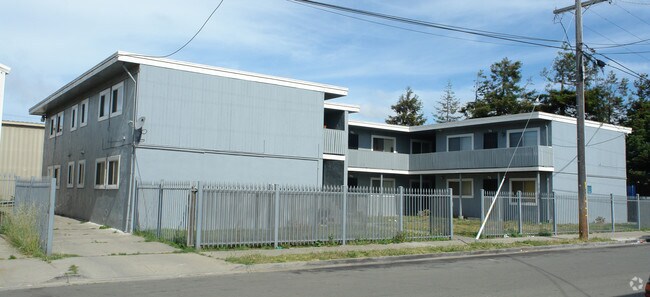 Building Photo - 619 S 33rd St