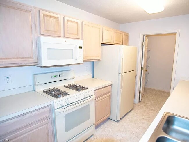 Foto del edificio - 28340 Center Ridge Rd