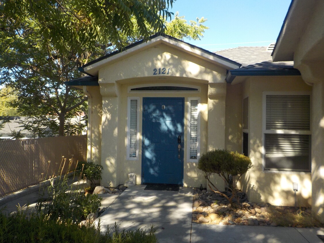 Primary Photo - 2121 Pine St