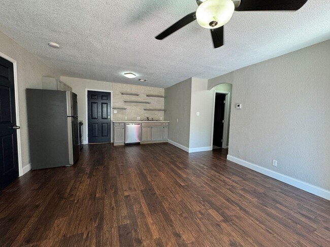 Foto del edificio - 1715 NW Lindy- AVAILABLE NOW!