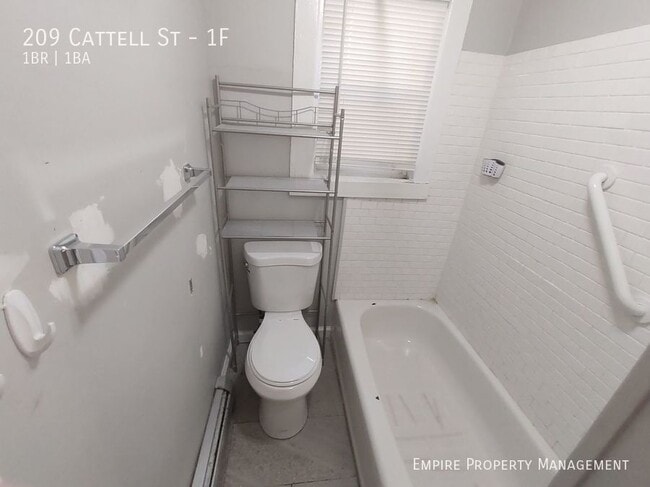 Building Photo - 209 Cattell St