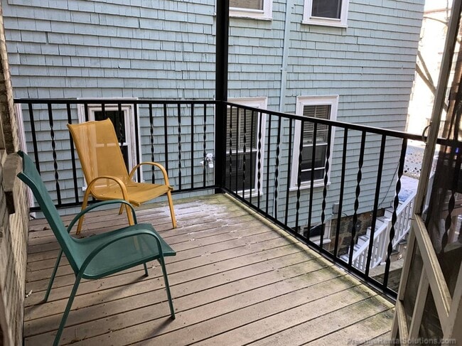 Building Photo - 170 Kelton St