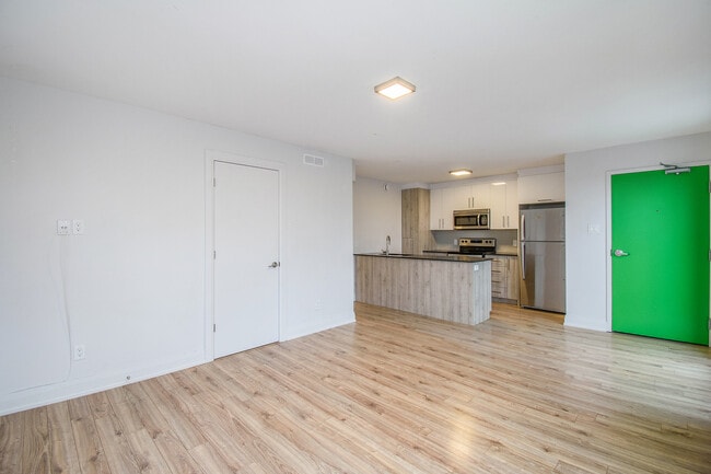 Building Photo - 177 Hopewell Av