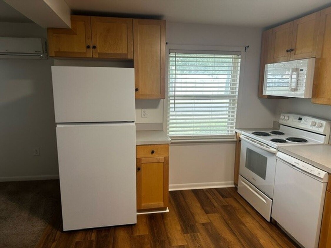 130 S Penn St Unit D, Manheim, PA 17545 Room for Rent in Manheim, PA