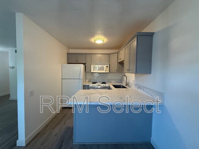 Building Photo - 2294 Woodside Ln