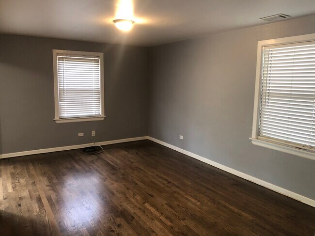 Foto del edificio - 5759 N Kimball Ave