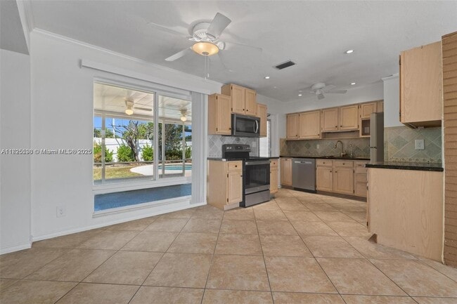 Building Photo - 609 NW 30th Ct