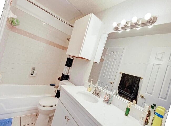 Foto del edificio - 807 W 25th St