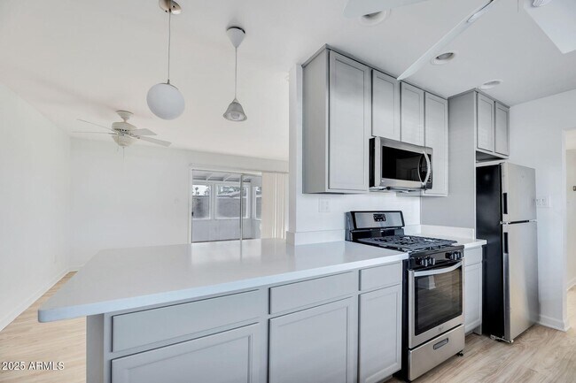 Foto del edificio - 4521 N 75th Pl