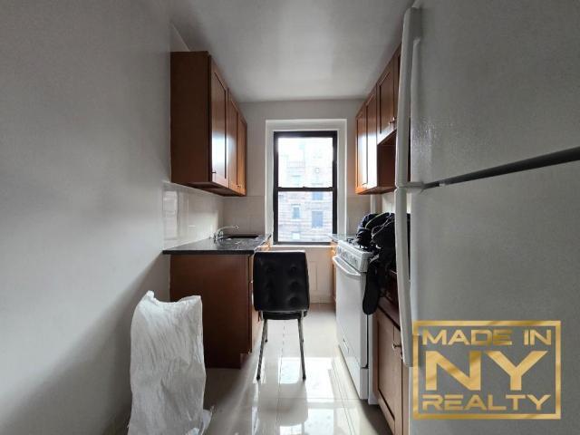 Foto principal - 1 bedroom in Rego Park NY 11374