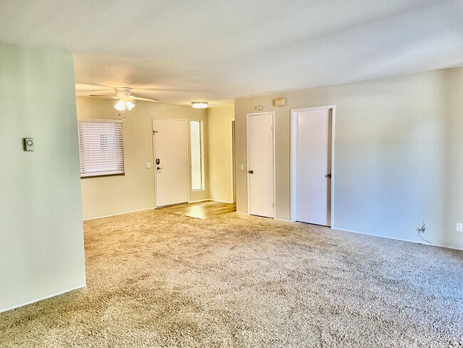 Foto del edificio - 2530 Clairemont Dr