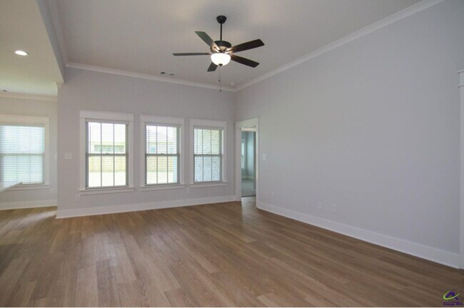 Foto del edificio - 212 Willowbrook Ln