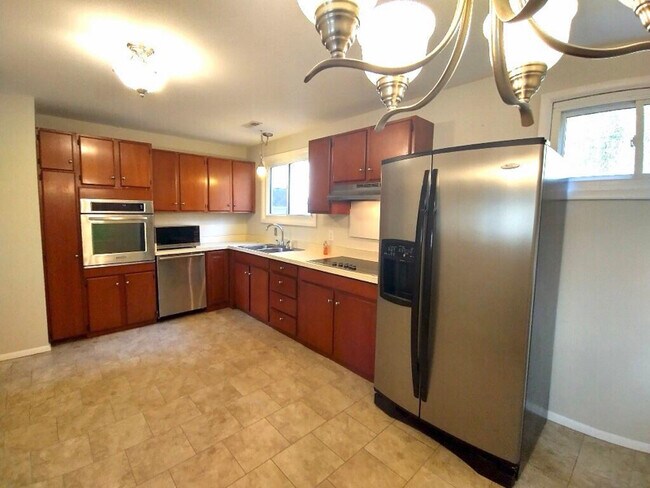 Foto del edificio - 7411 Griffin Ave