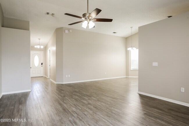 Foto del edificio - 7684 Collins Ridge Blvd