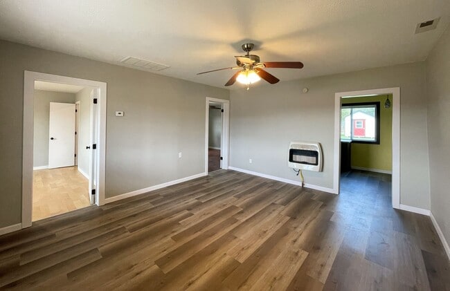 Building Photo - Updated 3-Bed 1-Bath Home
