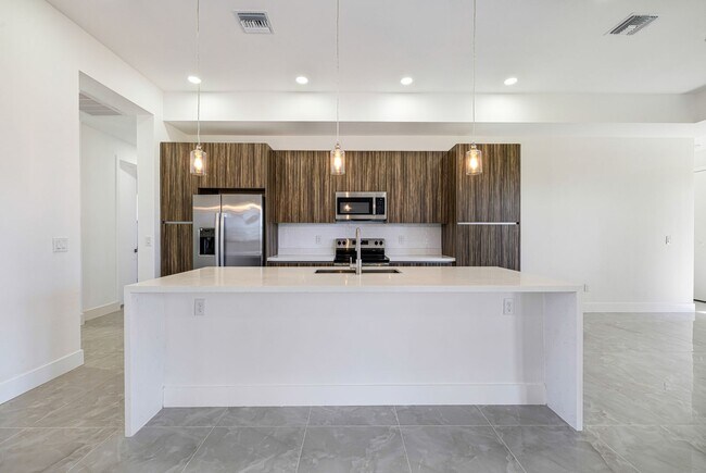 Foto del edificio - Brand-New Coastal Retreat | 4BR Home in NW Cape Coral