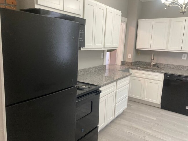 Building Photo - 1291 Purcell Ave