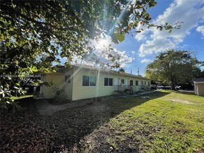 Building Photo - 8321 NE Miami Ct