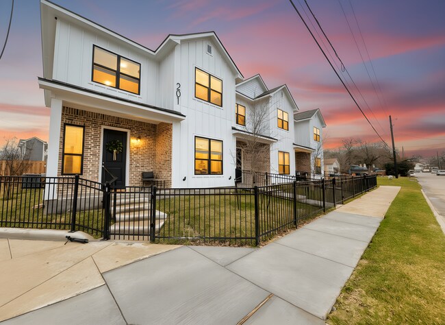 Foto del edificio - 201 Fairway Dr