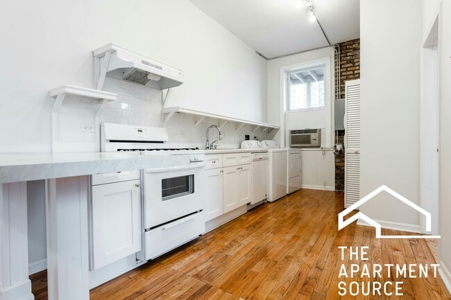 Building Photo - 1349 N Wells St