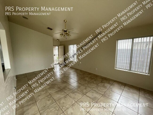 Building Photo - 1030 W Saragosa St