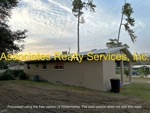 Building Photo - 3741 SE 18th Ave