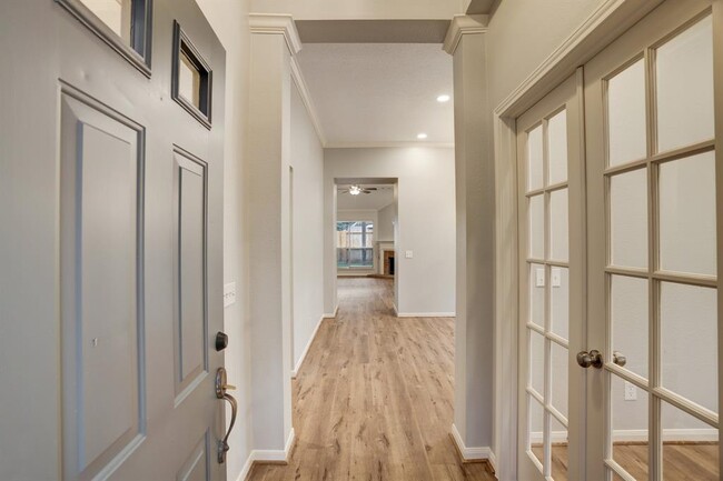 Building Photo - 9311 Cabin Creek Dr
