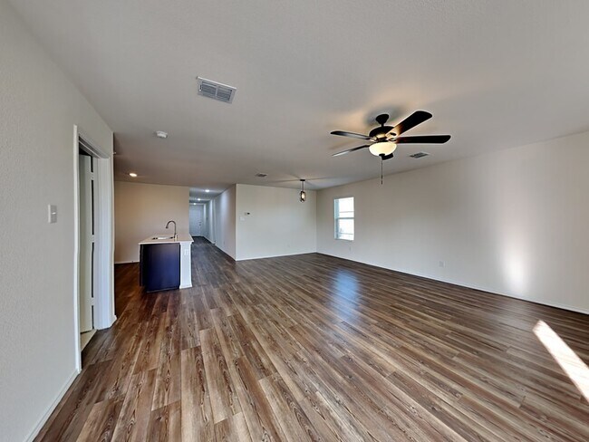 Building Photo - 1108 Skyline Dr