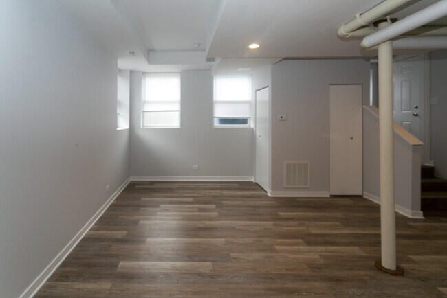 Foto del edificio - 4828 W Addison St