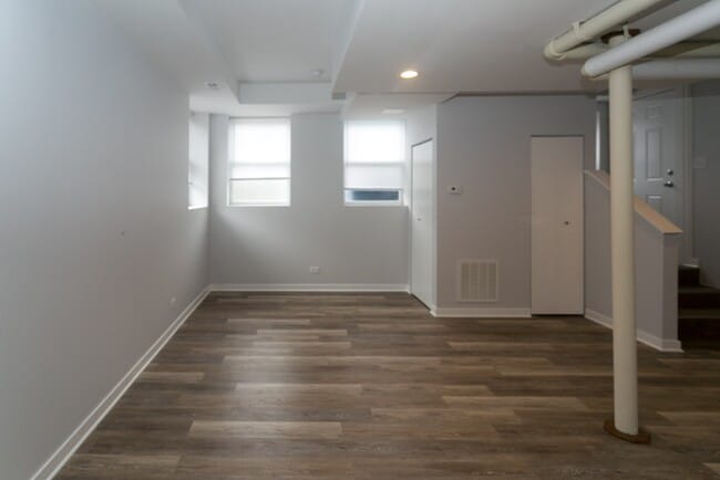 Building Photo - 4828 W Addison St