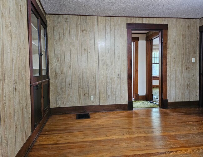 Building Photo - 217 W Elm St
