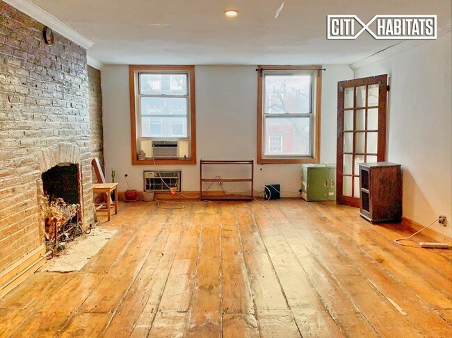 Foto del edificio - 271 E 7th St