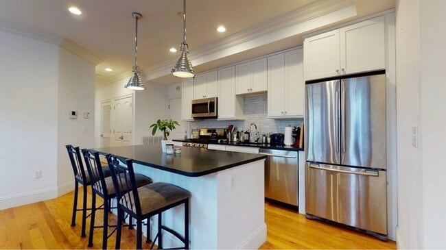 Building Photo - 15 Preble St