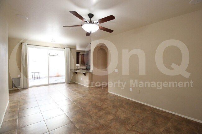 Foto del edificio - 865 S Huish Dr