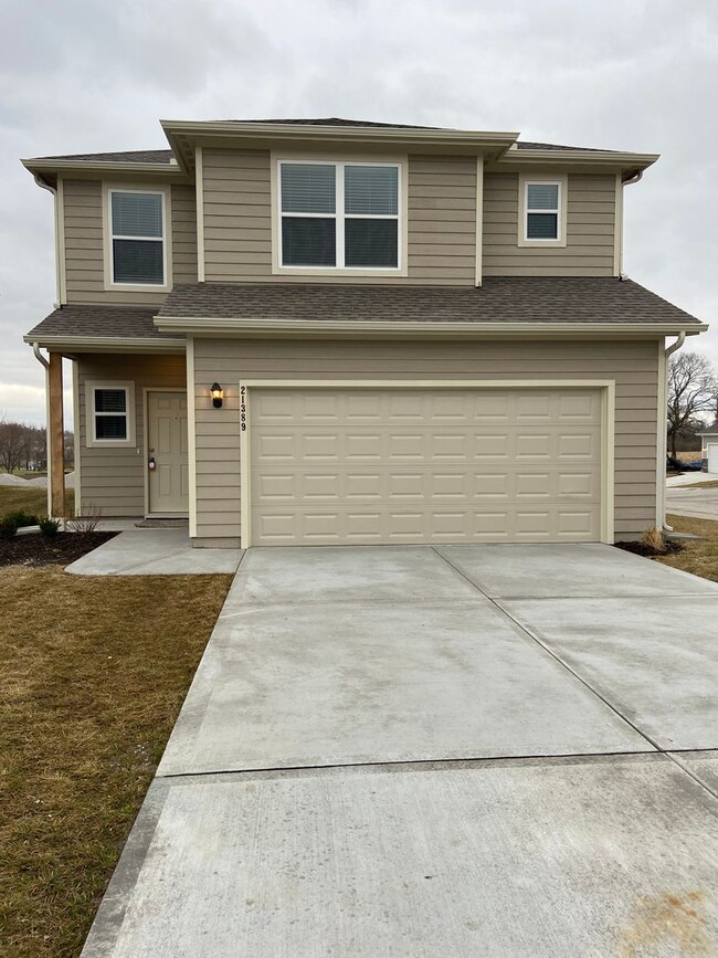 Building Photo - *Pre-Leasing* | Three Bedroom | Two and a ...