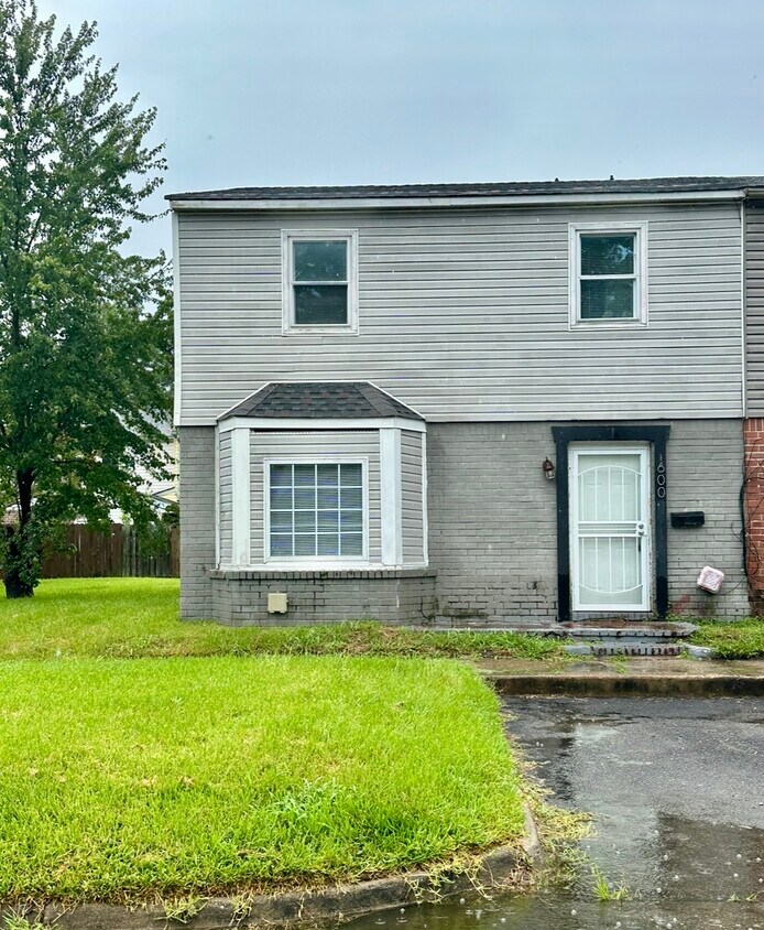 Primary Photo - 600 Harbour N Dr
