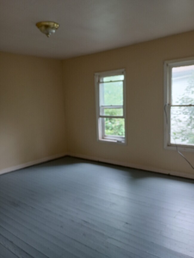 733 S State Line Rd, Sharon, PA 44438 House for Rent in Sharon, PA