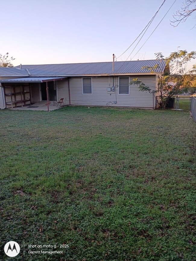 Building Photo - 12 Del Norte St